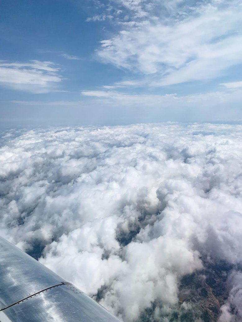 Облака из окна самолета