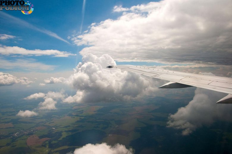 Вид с самолета на облака