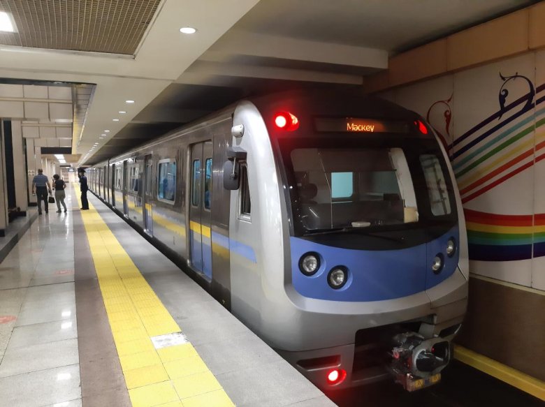 Поезда метро hyundai rotem