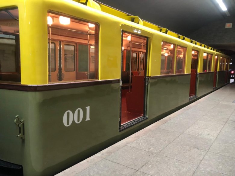 Ретро метро поезд баку
