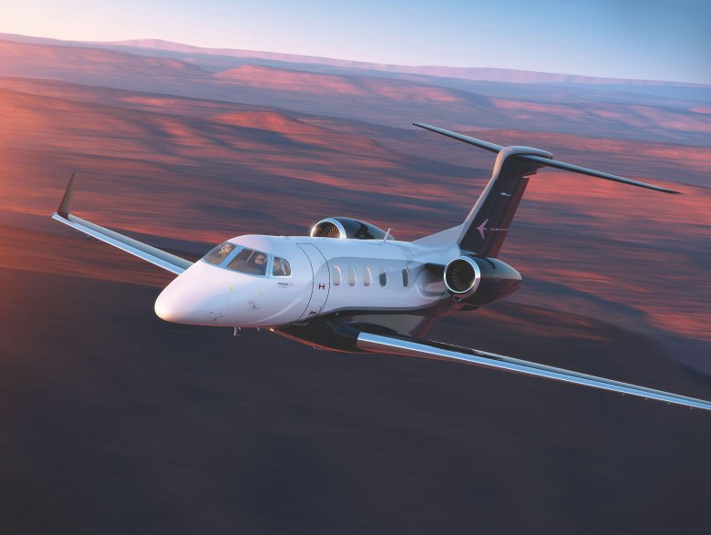 Embraer phenom 300e jet