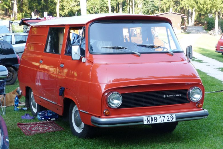 Микроавтобус шкода 1203