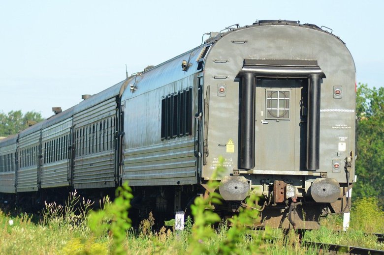 Хвостовой вагон пассажирского поезда