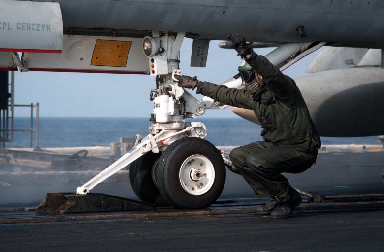 Катапультный взлет с авианосца