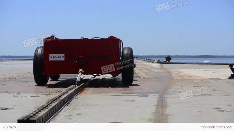 Стартовая катапульта на авианосце