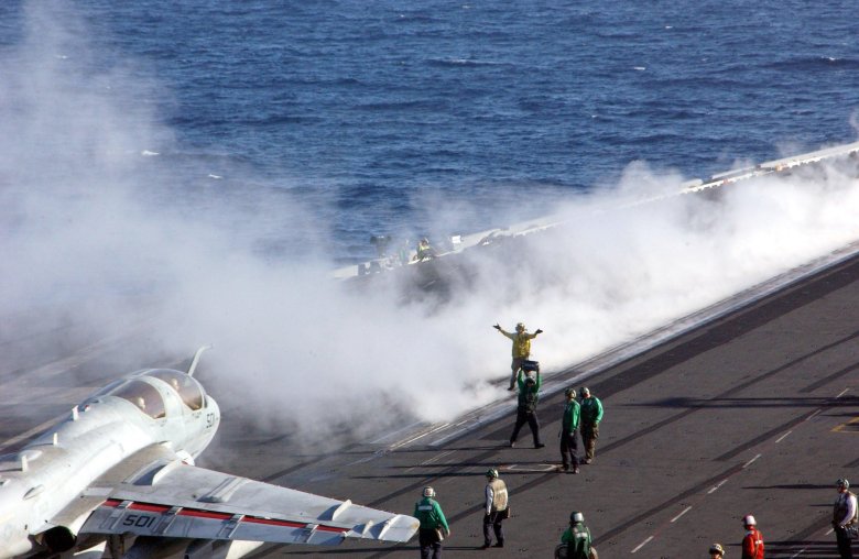 Паровая катапульта на авианосце