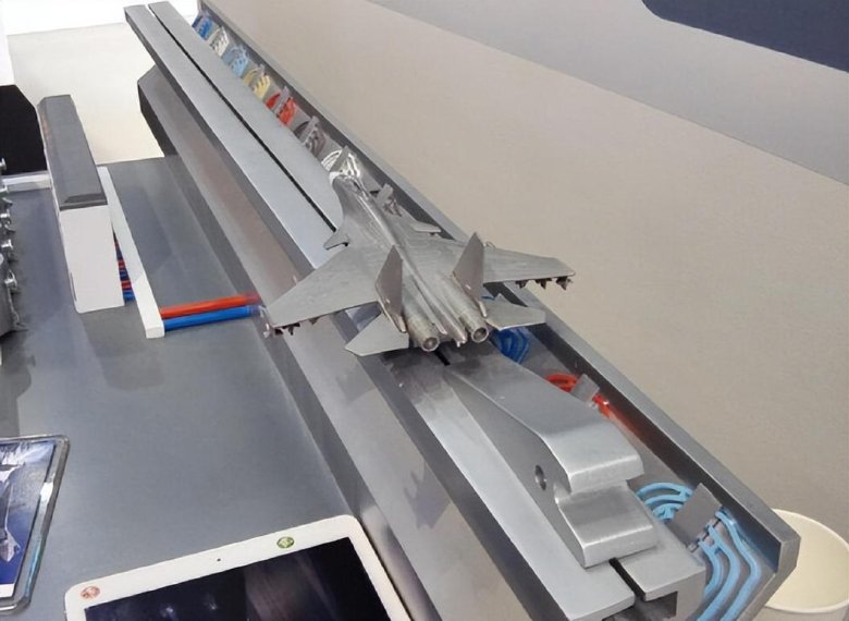 Электромагнитная катапульта emals