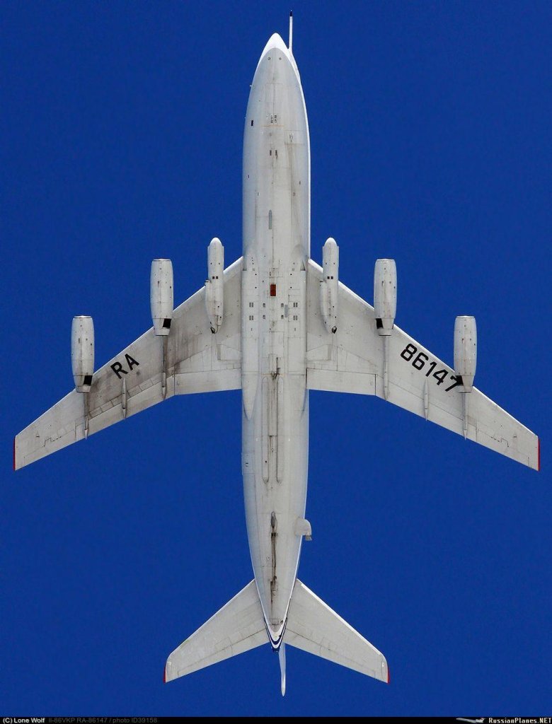 Самолет снизу