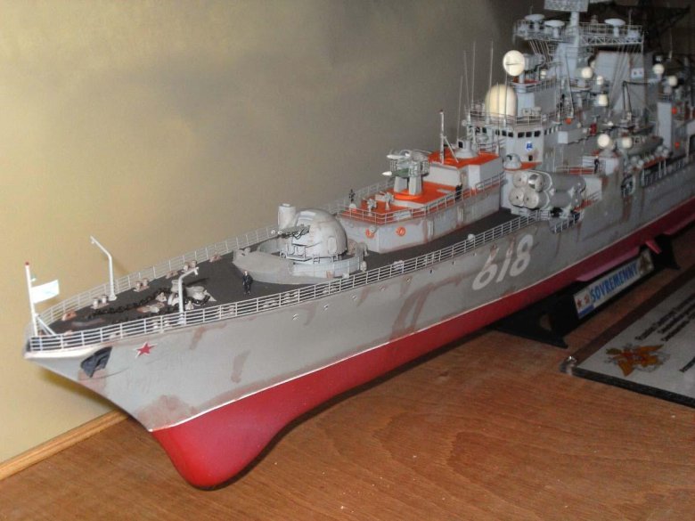 Trumpeter 1/200 эсминец \ современный\