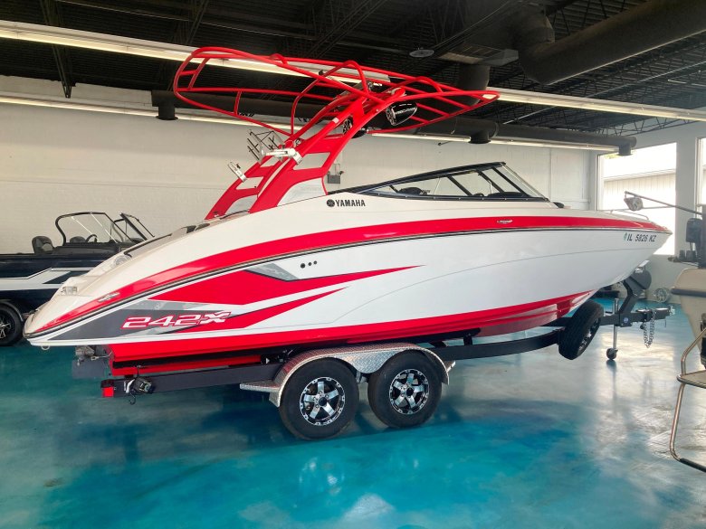Катер ямаха