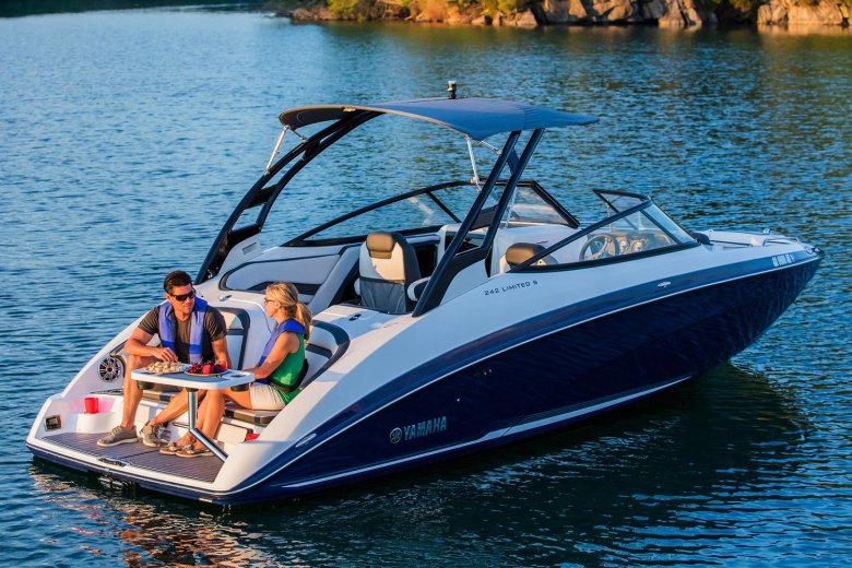 Катер yamaha 242