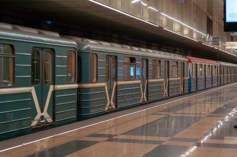 Поезда метро