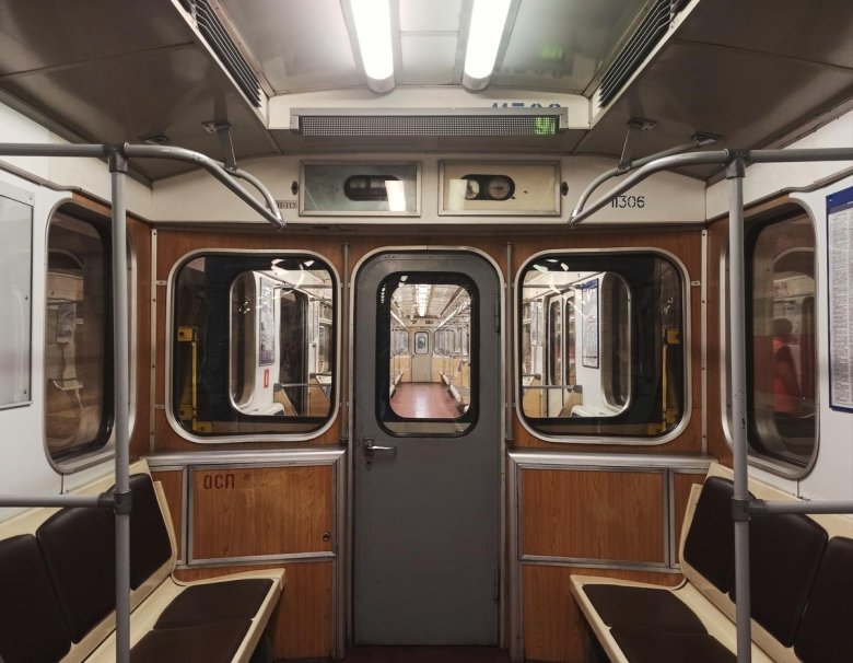 Старые вагоны метро