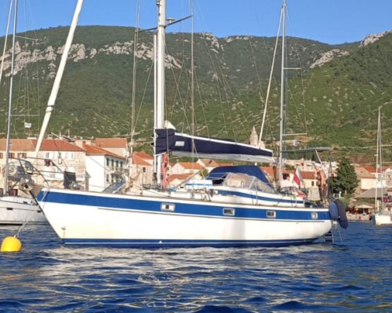 Яхта hallberg rassy 50