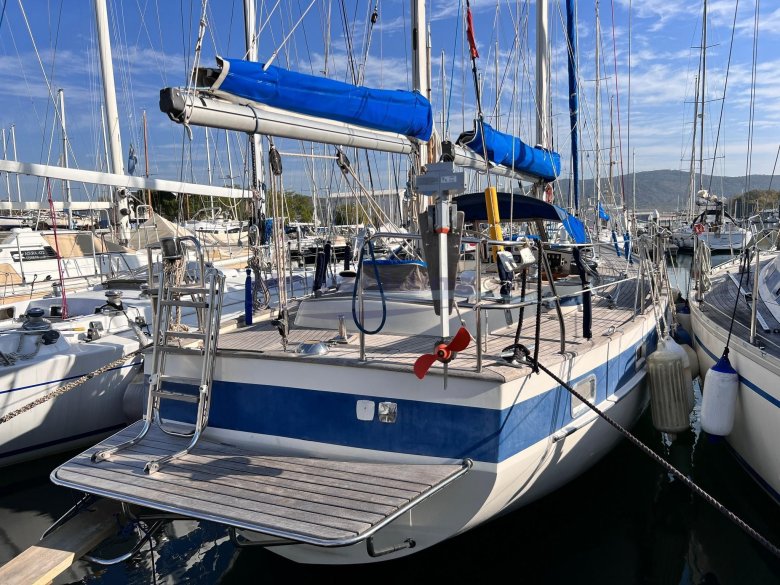 Парусная яхта