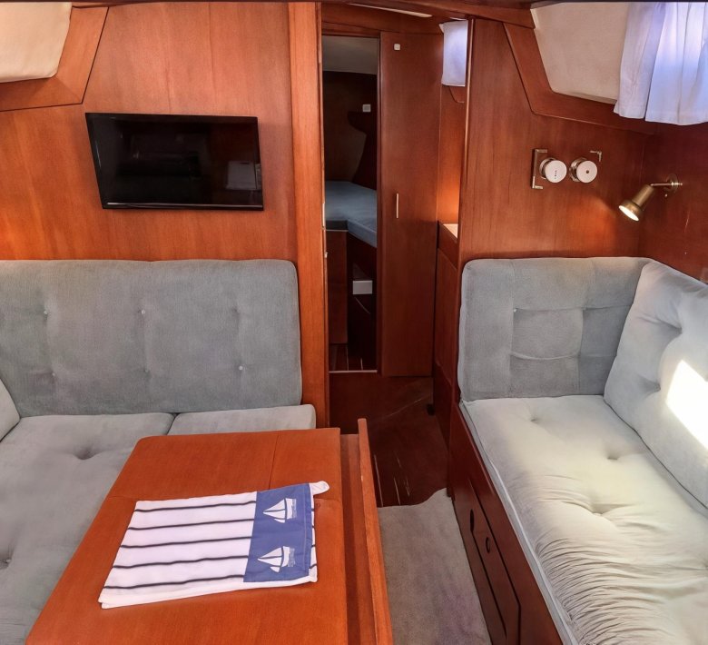 Моторная яхта