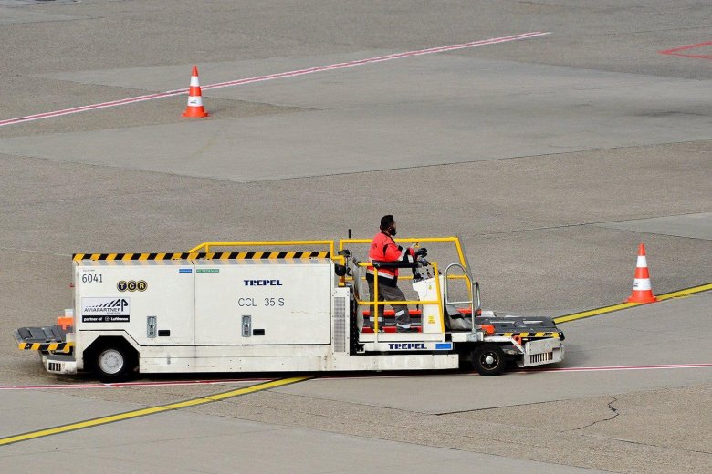 Тягач для самолета