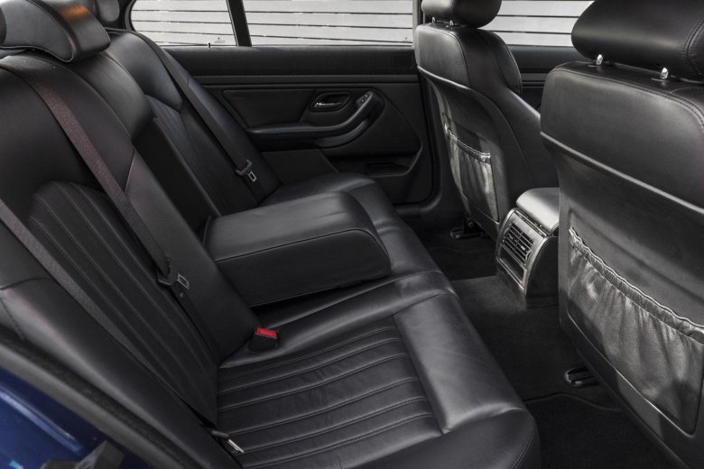 Бмв е39 салон сзади