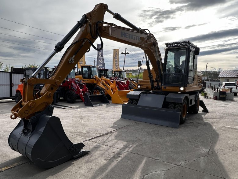 Мини экскаватор колесный