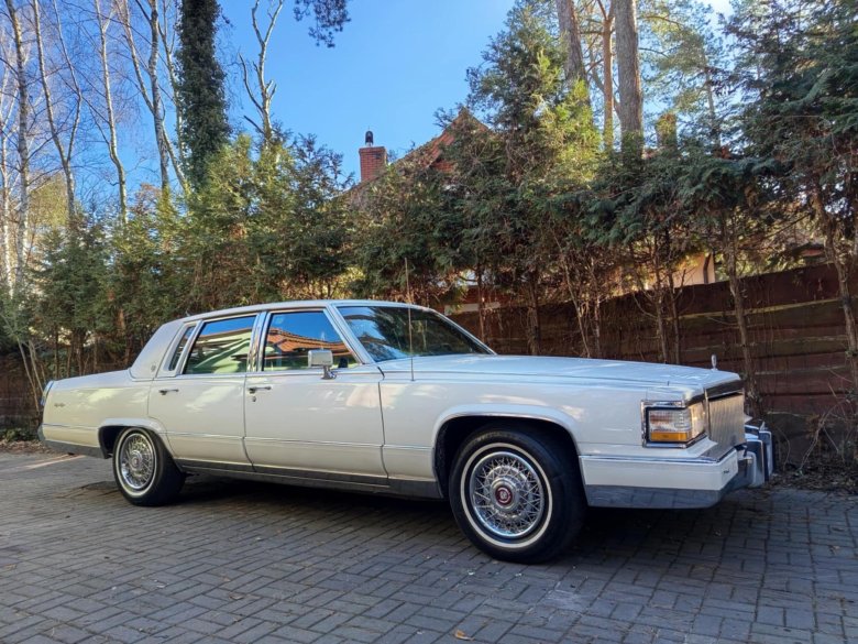 Cadillac fleetwood brougham 1989