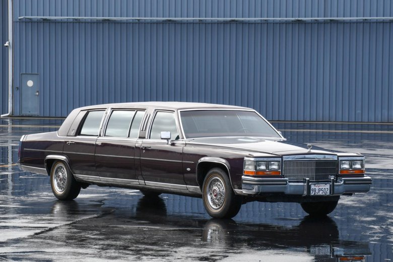 Cadillac fleetwood limousine 1994