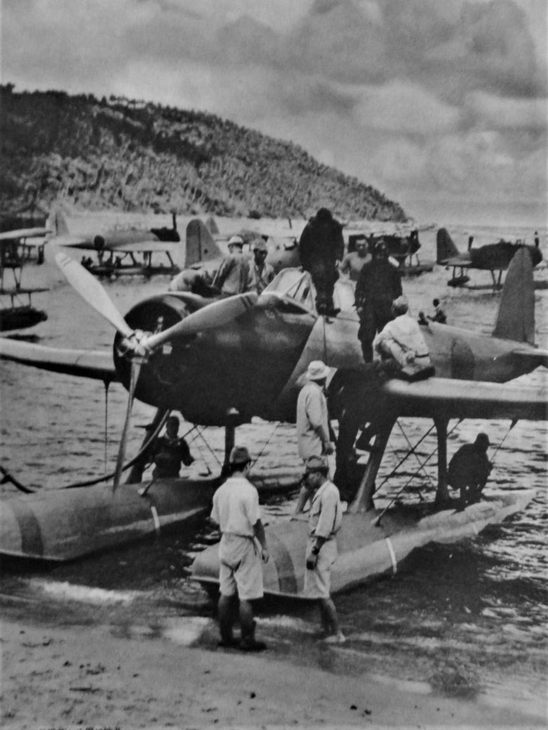 Гидросамолет aichi 13