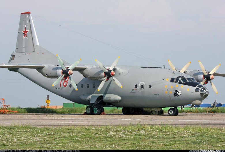 Ан 12 военно транспортный