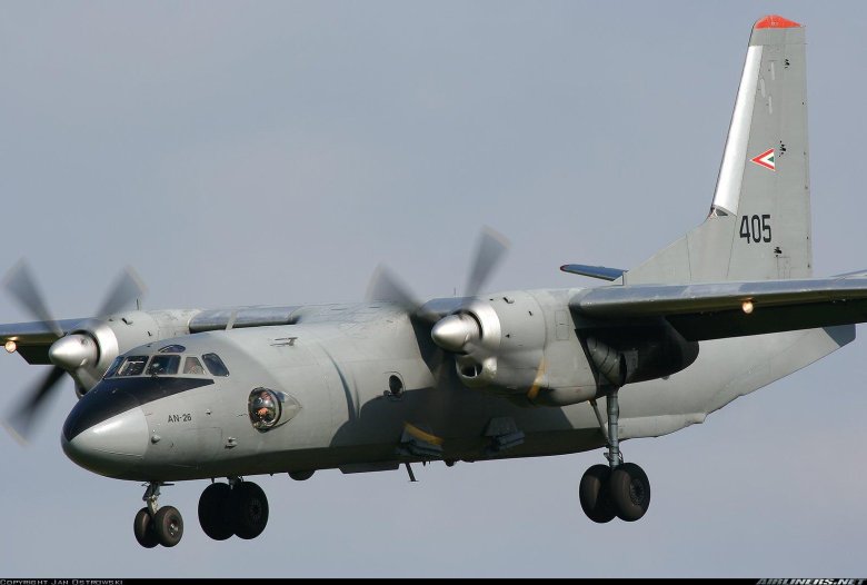 Ан 26 военно транспортный самолёт