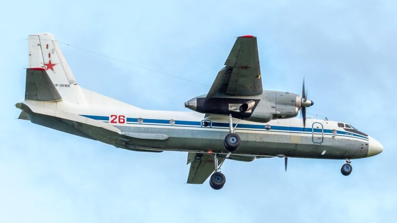 Ан 26 военно транспортный самолёт