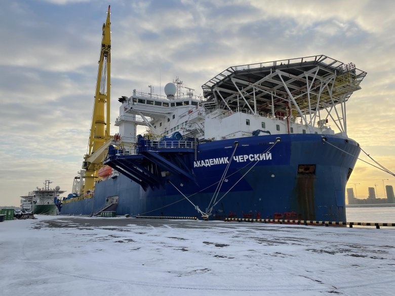 Судно-трубоукладчик «академик черский»