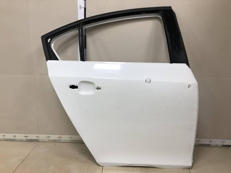 Задняя дверь