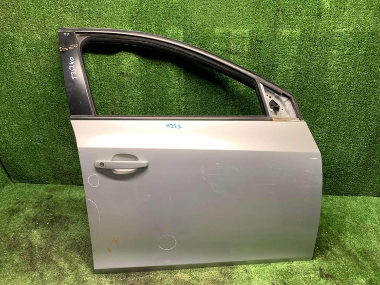 Левая передняя дверь