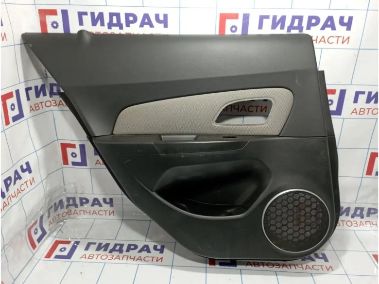 Обшивка двери передняя правая шевроле круз