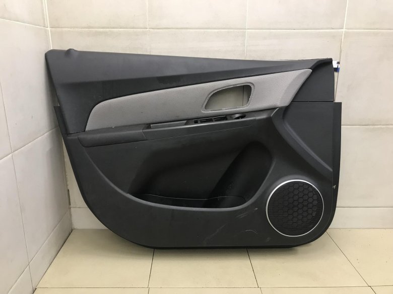 Обшивка двери передняя правая шевроле круз