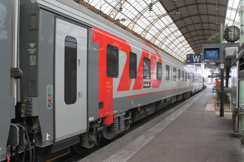 Пассажирский поезд фпк