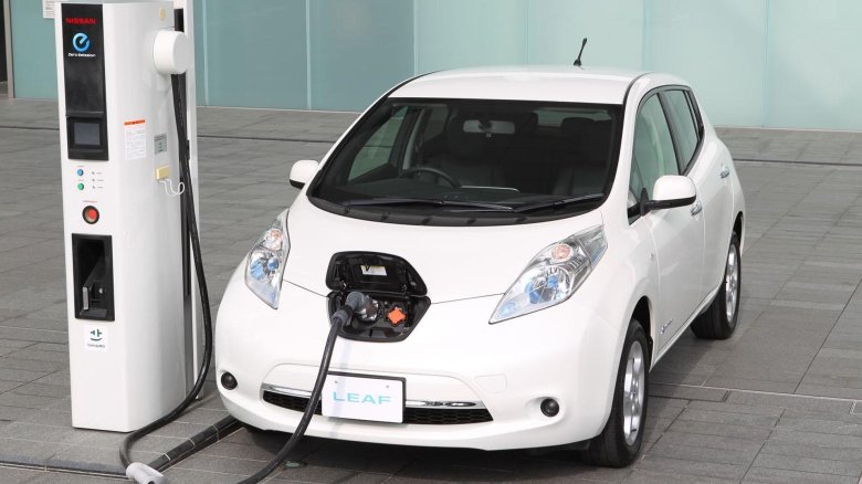 Nissan leaf электромобиль