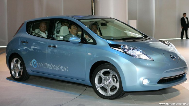Nissan электромобиль leaf 2010