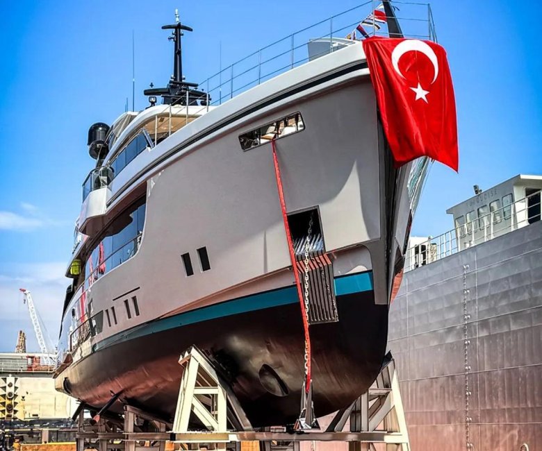 Kando: 110 explorer yacht