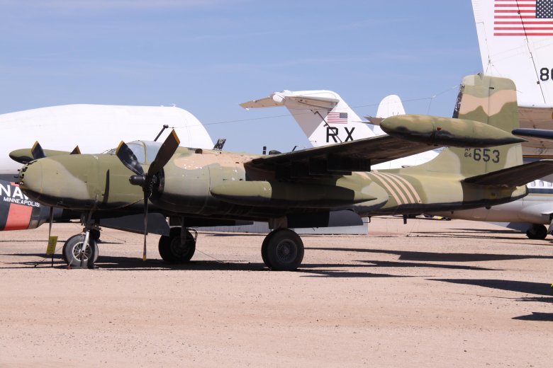 Бомбардировщик самолет