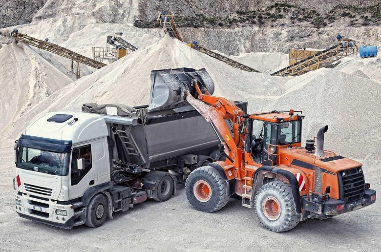 Погрузка щебня