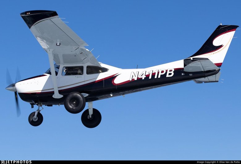 Самолет cessna 172