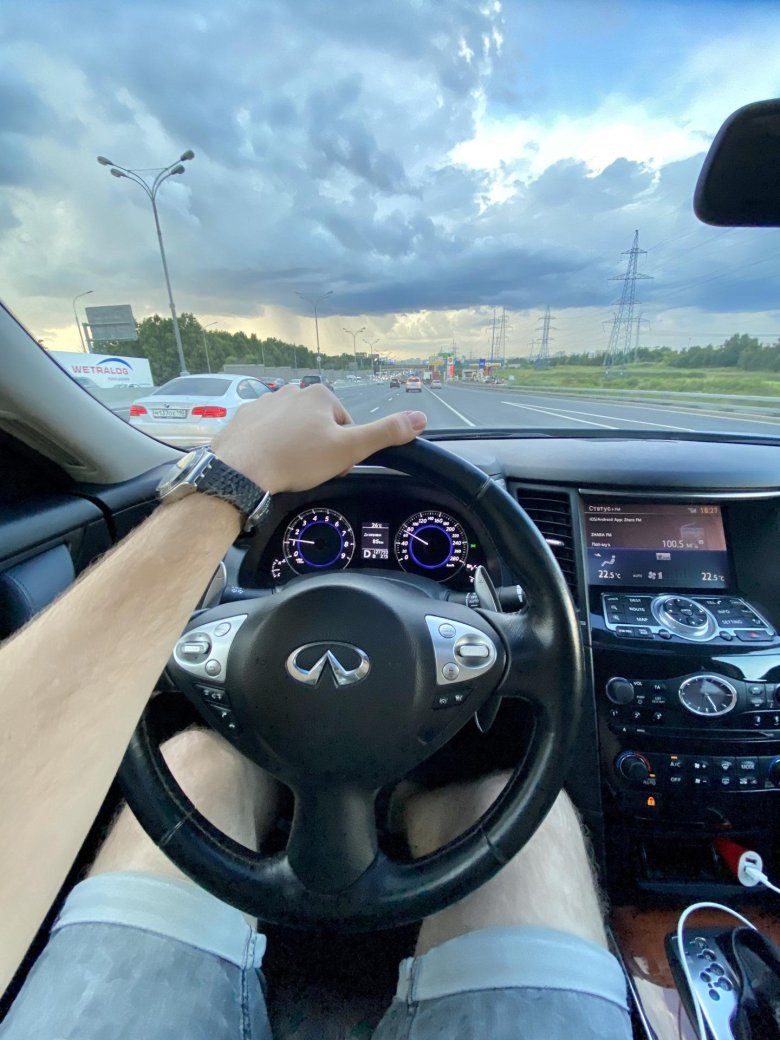 За рулем инфинити fx35
