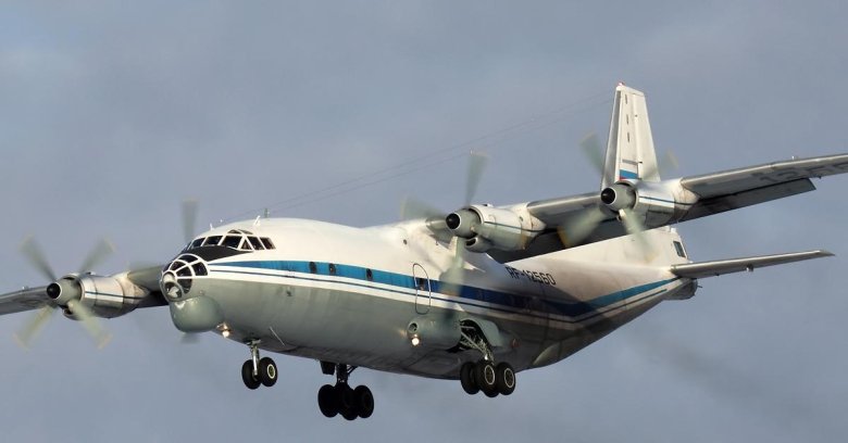 Ан 12 военно транспортный самолёт