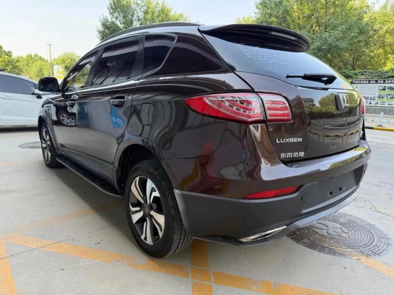 Автомобиль dongfeng