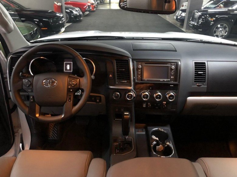 Тойота секвойя 2021 салон