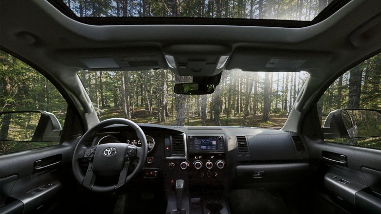 Тойота секвойя 2020