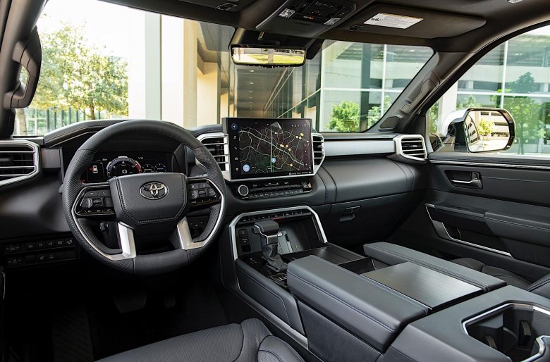 Новая toyota tundra 2022