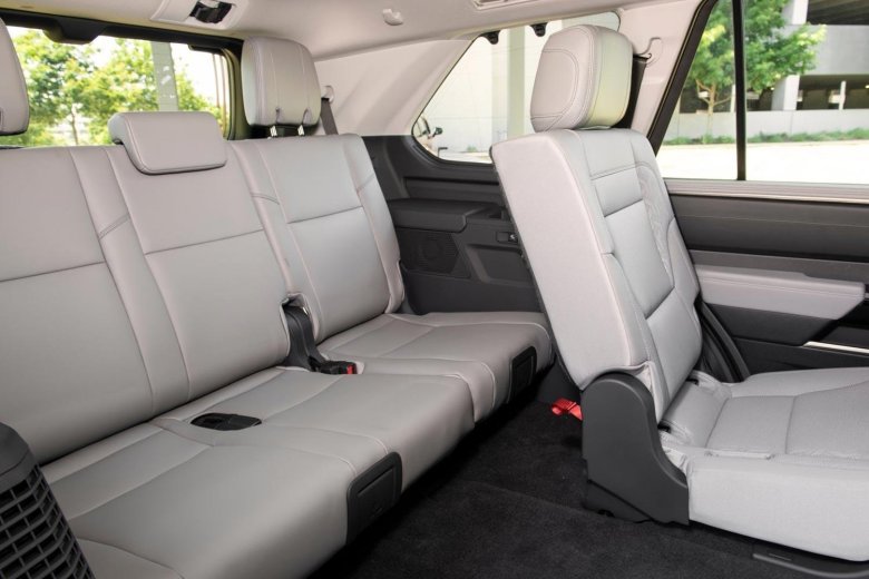 Тойота sequoia 2022