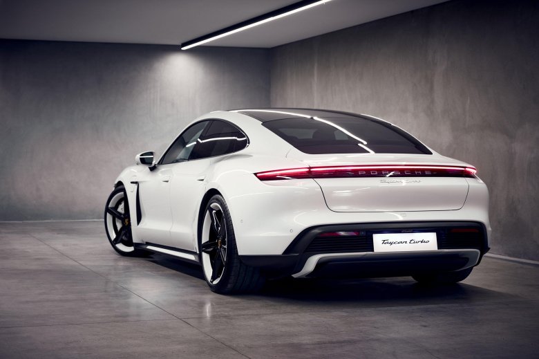 Porsche taycan turbo s 2021