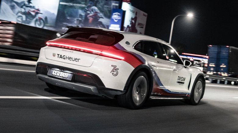 Porsche taycan cross turismo